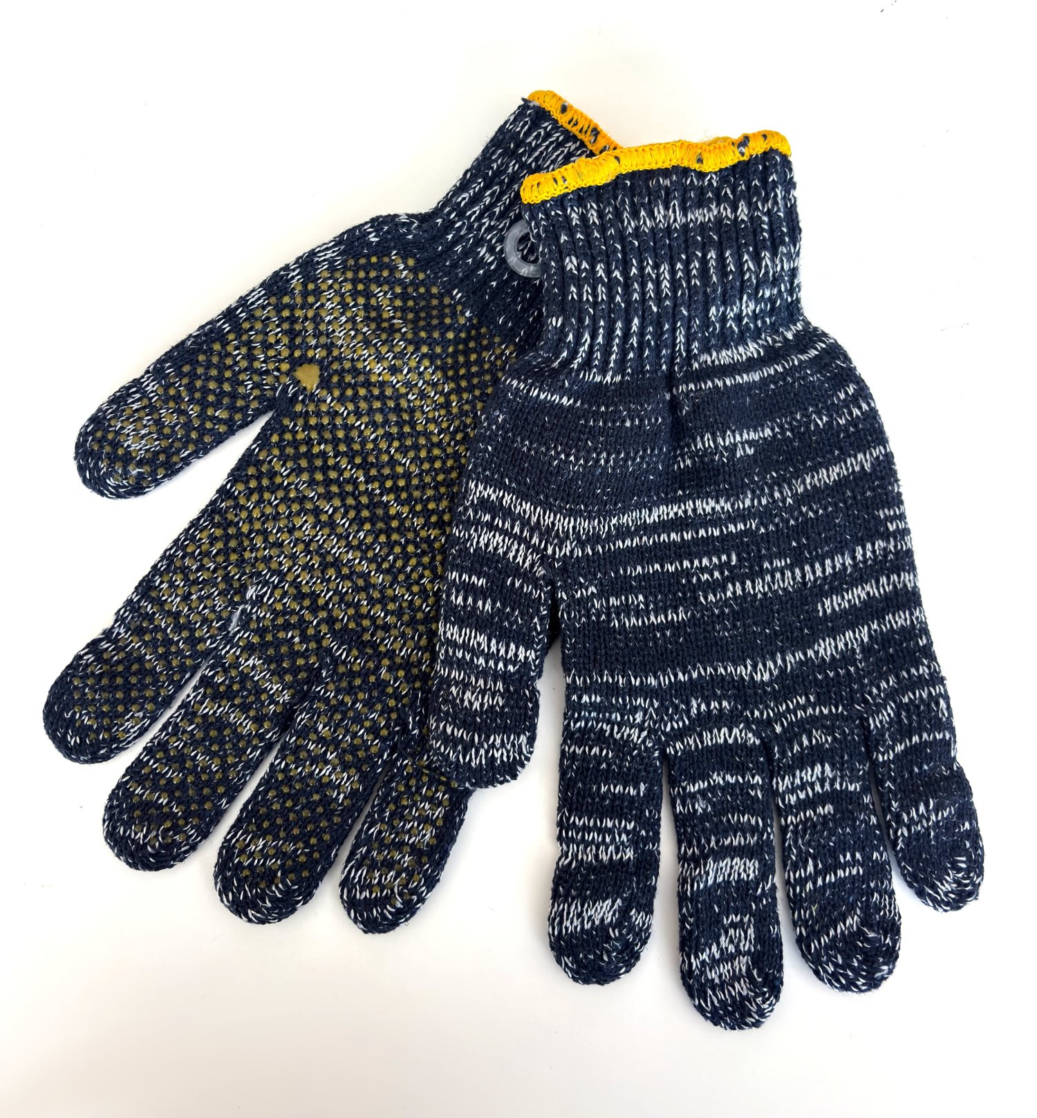 Pirštinės megztos, žieminės, su taškais